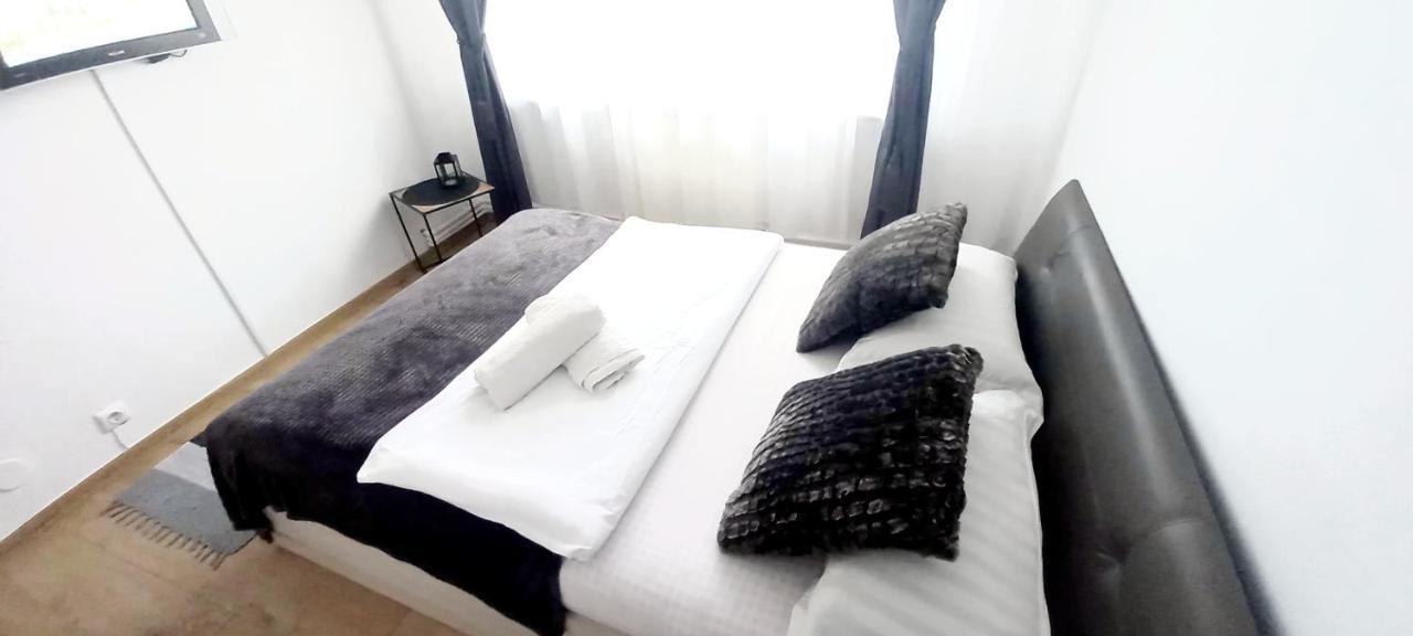 33 Coquette Apartment Baia Mare Exterior foto